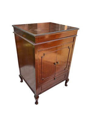 Lot 2508 - UNITONE; an early 20th century mahogany cased...