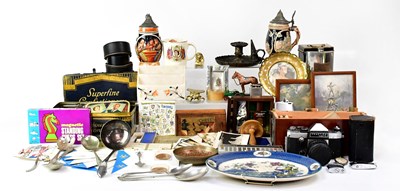 Lot 342 - A collectors' lot, to include vintage tins, a...