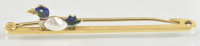 Lot 1274 - A novelty 15ct yellow gold bar brooch, with...