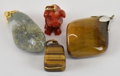 Lot 1233 - An 18ct yellow gold mounted coral pendant,...