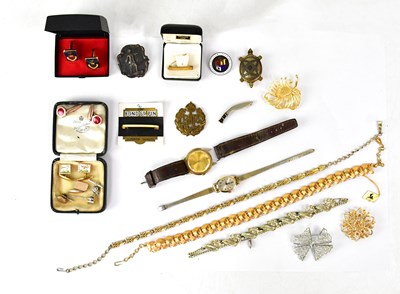 Lot 1125 - A group of vintage costume jewellery, to...