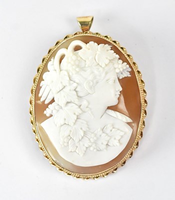 Lot 1066 - A large oval cameo brooch depicting a...