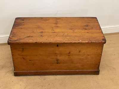 Lot 732 - A pine blanket box, 46 x 95 x 51cm.