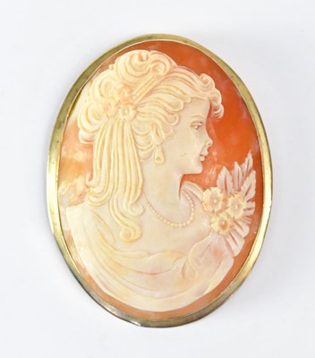 Lot 1073 - A large oval cameo brooch depicting a...