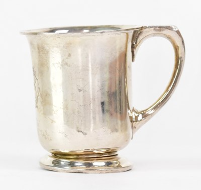 Lot 913 - A George V hallmarked silver small mug to...