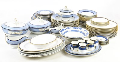 Lot 1655 - A collection of blue and white dinner and tea...