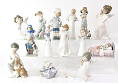 Lot 203 - LLADRÓ; eleven figures including three cherubs...