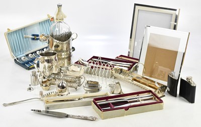 Lot 1005 - A mixed collection of electroplated items...