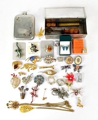 Lot 1132 - A quantity of modern and vintage costume...