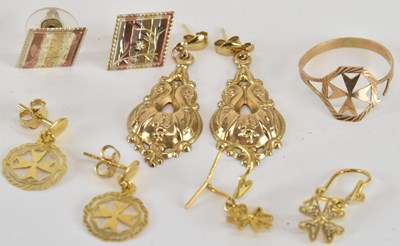 Lot 1210 - A group of mixed jewellery comprising a 9ct...