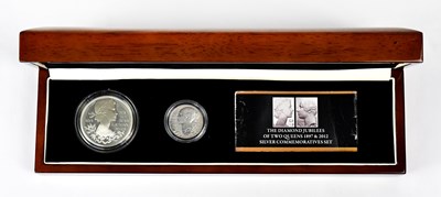 Lot 965 - A boxed set of two silver Diamond jubilee...