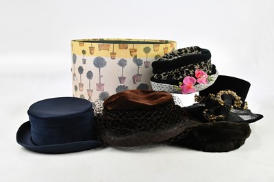 Lot 723 - A large quantity of hats including a bowler...