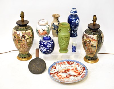 Lot 282 - A mixed lot of Oriental items, including a...