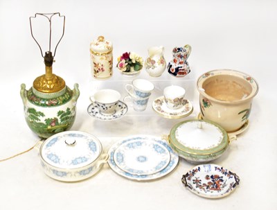 Lot 265 - A quantity of ceramics including an Aynsley...