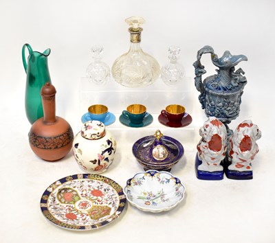 Lot 252 - A mixed lot of ceramics including a pair of...