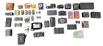 Lot 456 - A quantity of camera and photography equipment...