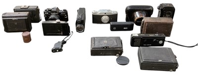 Lot 442 - A quantity of cameras including Konica,...