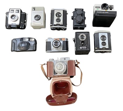 Lot 429 - A quantity of cameras including Ilfoflex,...