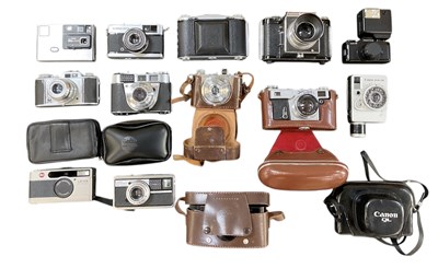 Lot 424 - A quantity of cameras including Kodak Disc...