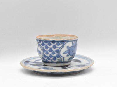 Lot 56 - A 19th century Chinese fish decoration saucer...