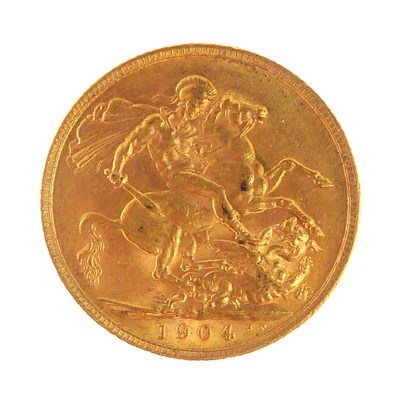 Lot 928 - An Edward VII 1904 sovereign, George & Dragon,...