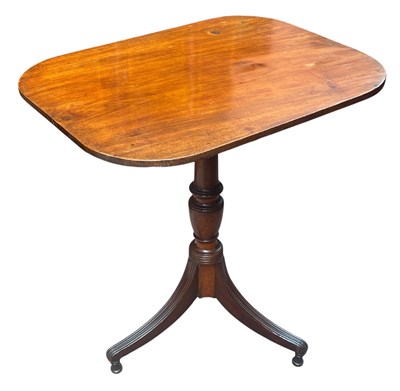 Lot 2193 - An early 19th century mahogany tilt-top...