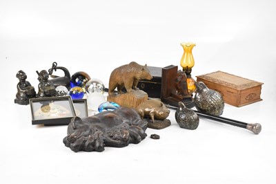 Lot 2332 - An assortment of collectors' items including...