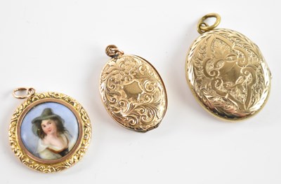 Lot 353 - A 9ct yellow gold and enamel decorated...