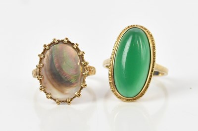 Lot 137 - A 9ct yellow gold oval jade cabochon ring,...