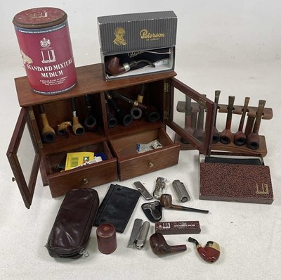 Lot 60 - A good collection of pipes, many Dunhill...