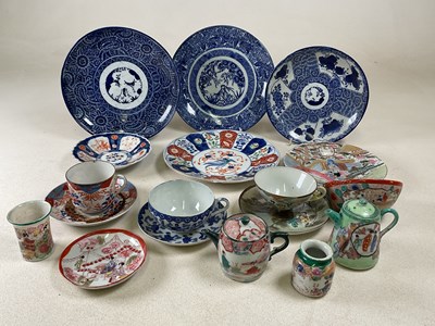 Lot 246 - A quantity of Chinese and Japanese porcelain,...