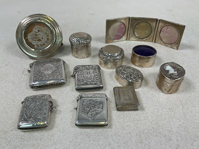 Lot 500 - CARRINGTON & CO; a George V hallmarked silver...