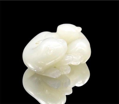 Lot 1 - A fine 18th/19th century Chinese carved mutton...