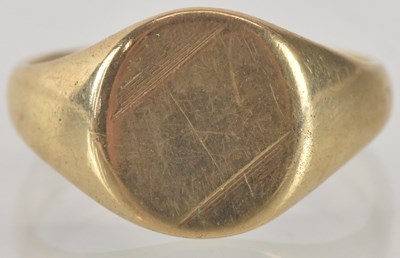 Lot 1294 - A 9ct gold signet ring, size O, approx 4.9g.