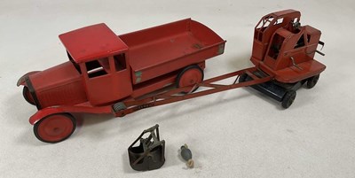 Lot 108 - TRI-ANG; a crane and truck, the crane complete...