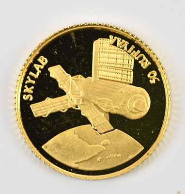 Lot 1445 - A Maldives fifty rufiyaa 1995 gold coin.