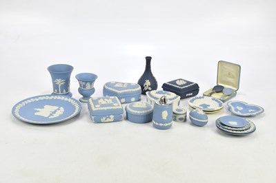 Lot 1636 - WEDGWOOD; a collection of blue and white...
