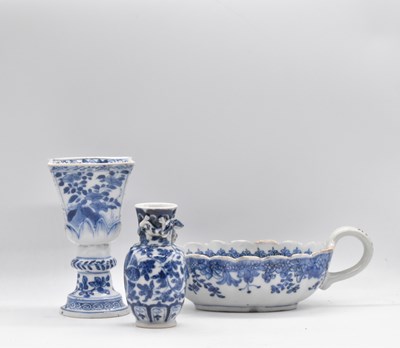 Lot 41 - A late 18th/early 19th century Chinese blue...