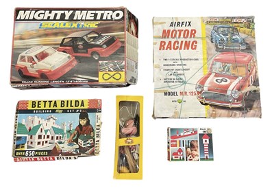 Lot 595 - A quantity of vintage toys and board games,...