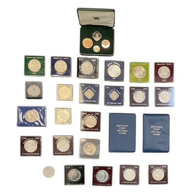Lot 1749 - A small quantity of commemorative coins, also...