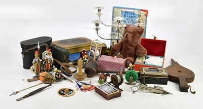 Lot 2307 - A mixed collectors' lot including schoolboy...