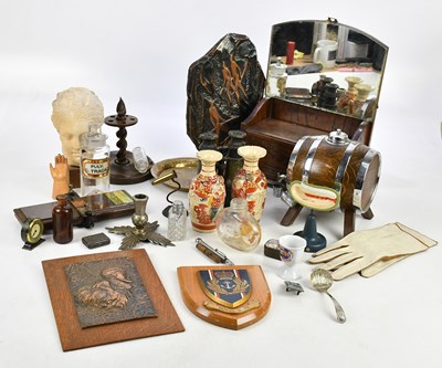 Lot 2308 - A mixed collectors' lot including miniature...