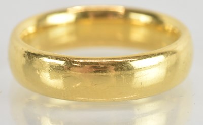 Lot 1228 - A 22ct yellow gold wedding band, size S,...