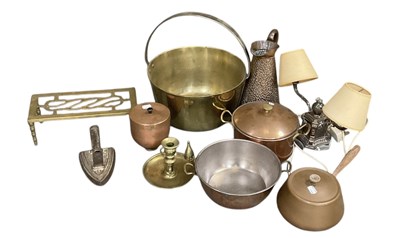 Lot 587 - A small quantity of assorted metalware,...
