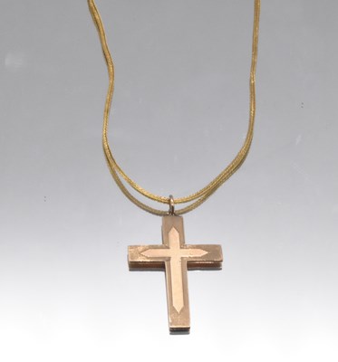 Lot 571 - A yellow metal chain with clasp stamped '9ct',...