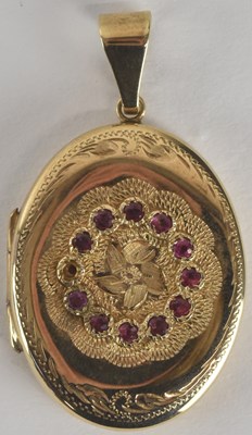 Lot 1404 - A 9ct gold oval double locket, the front set...