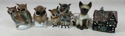 Lot 660 - A collection of lamps styled as owls, a cat,...