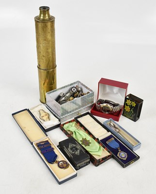 Lot 1363 - A mixed group of collectors' items including...