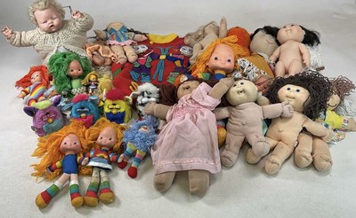 Lot 126 - A group of dolls and teddies, to include four...