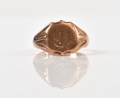 Lot 141 - A 9ct rose gold signet ring, with engraved...